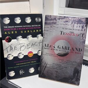 📚🌴 Exciting Alex Garland Book Bundle — The Beach & The Tesseract 🌴📚